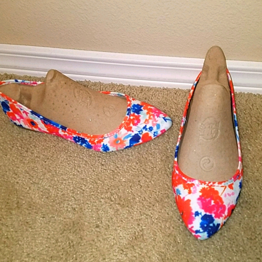 SO flowered flats